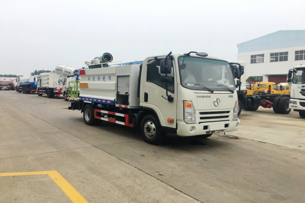 大運多功能抑塵車(5噸、30米霧炮機)