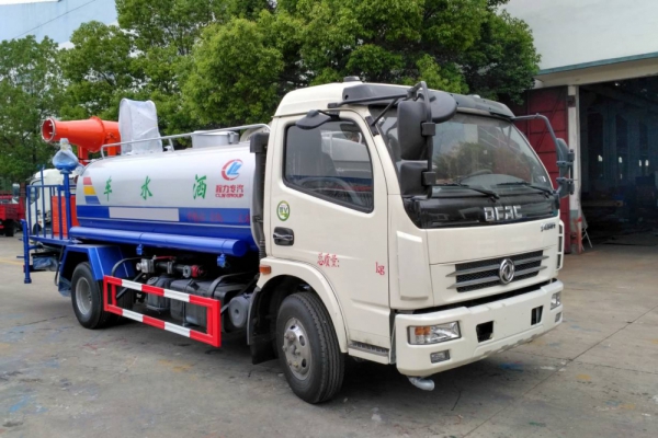 東風(fēng)大多利卡霧炮車(chē)(8噸、30-40米噴霧機(jī))