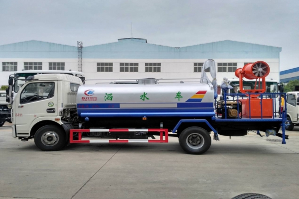 東風(fēng)大多利卡霧炮車(chē)(8噸、30-40米噴霧機(jī))圖片