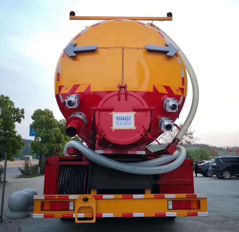 東風(fēng)天龍前四后八36方大噸位重型清洗吸污車(chē)