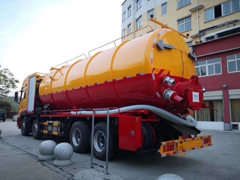 東風(fēng)天龍前四后八36方大噸位重型清洗吸污車(chē)