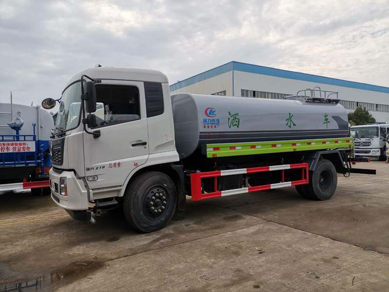 國(guó)六東風(fēng)天錦灑水車圖片