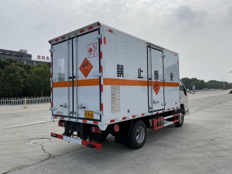 國(guó)六多利卡D6易燃液體廂式運(yùn)輸車(全柴)